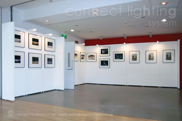 exhibition light, exhibition lighting, exhibition lights at the exhibition of 'The Association of Photographers' in Sadlers Wells - London, corner stand with lights. (photographic images)